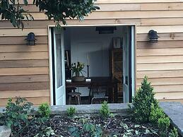 Perfect Cottage Hideaway in the Divine Pewsey Vale
