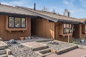 Herbage E2 Townhouse Near Mountain Base by RedAwning
