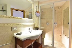 IzzHome Full Center Grand