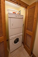 Comfortable 1 Bedroom Slopeside Condo - No Cleaning Fee! by RedAwning