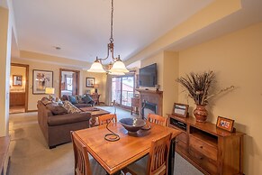 Comfortable 1 Bedroom Slopeside Condo - No Cleaning Fee! by RedAwning