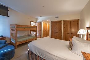 Kid-Friendly 2 Bedroom Bathroom - Slopeside Condo - No Cleaning Fee! b