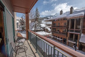 Kid-Friendly 2 Bedroom Bathroom - Slopeside Condo - No Cleaning Fee! b