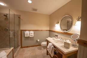 Kid-Friendly 2 Bedroom Bathroom - Slopeside Condo - No Cleaning Fee! b