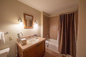 Kid-Friendly 2 Bedroom Bathroom - Slopeside Condo - No Cleaning Fee! b
