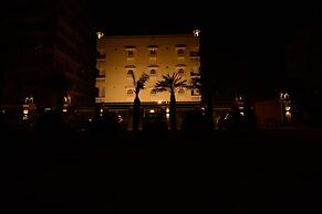 Hotel Grand Lotus Inn