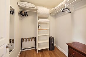 Tranquility On The Bluffs 3 Bedroom Townhouse by RedAwning