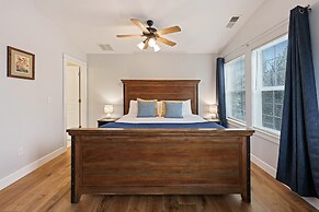 Tranquility On The Bluffs 3 Bedroom Townhouse by RedAwning