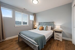 Tranquility On The Bluffs 3 Bedroom Townhouse by RedAwning