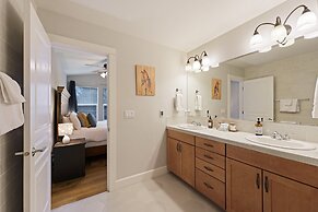 Tranquility On The Bluffs 3 Bedroom Townhouse by RedAwning