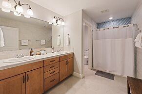 Tranquility On The Bluffs 3 Bedroom Townhouse by RedAwning