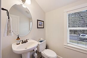Tranquility On The Bluffs 3 Bedroom Townhouse by RedAwning