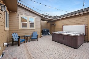 Tranquility On The Bluffs 3 Bedroom Townhouse by RedAwning