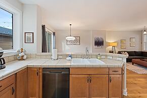 Tranquility On The Bluffs 3 Bedroom Townhouse by RedAwning