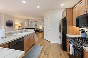 Tranquility On The Bluffs 3 Bedroom Townhouse by RedAwning