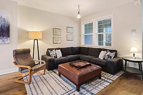 Tranquility On The Bluffs 3 Bedroom Townhouse by RedAwning