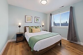 Tranquility On The Bluffs 3 Bedroom Townhouse by RedAwning