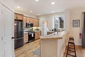 Tranquility On The Bluffs 3 Bedroom Townhouse by RedAwning