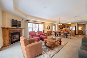 Wheelchair Accessible 2-Bedroom Slopeside Condo - No Cleaning Fee! by 