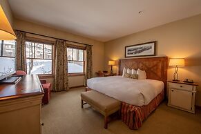 Wheelchair Accessible 2-Bedroom Slopeside Condo - No Cleaning Fee! by 