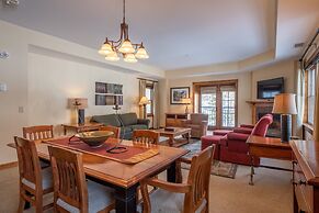 Wheelchair Accessible 2-Bedroom Slopeside Condo - No Cleaning Fee! by 