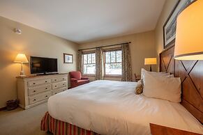 Wheelchair Accessible 2-Bedroom Slopeside Condo - No Cleaning Fee! by 