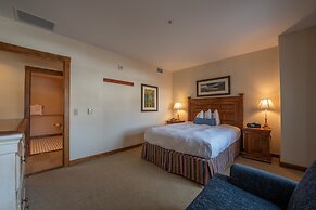 Wheelchair Accessible 2-Bedroom Slopeside Condo - No Cleaning Fee! by 