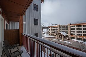 Updated 1 Bedroom In Mountaineer Square Condo - No Cleaning Fee! by Re