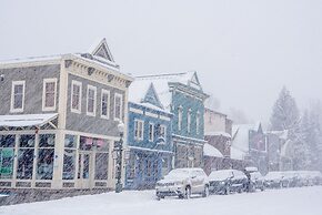 Updated 1 Bedroom In Mountaineer Square Condo - No Cleaning Fee! by Re