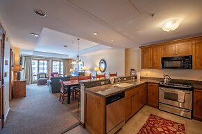Updated 1 Bedroom In Mountaineer Square Condo - No Cleaning Fee! by Re