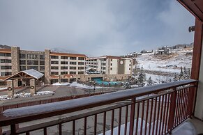 Updated 1 Bedroom In Mountaineer Square Condo - No Cleaning Fee! by Re