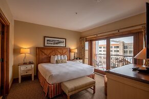 Updated 1 Bedroom In Mountaineer Square Condo - No Cleaning Fee! by Re