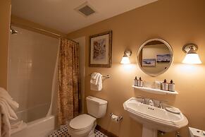 Spacious 2 Bedroom Unit In Mountaineer Square Condo - No Cleaning Fee!