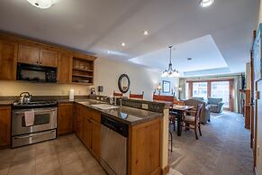 Spacious 2 Bedroom Unit In Mountaineer Square Condo - No Cleaning Fee!