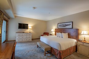 Spacious 2 Bedroom Unit In Mountaineer Square Condo - No Cleaning Fee!