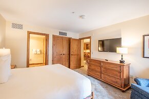 Spacious 2 Bedroom Unit In Mountaineer Square Condo - No Cleaning Fee!