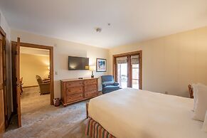 Spacious 2 Bedroom Unit In Mountaineer Square Condo - No Cleaning Fee!