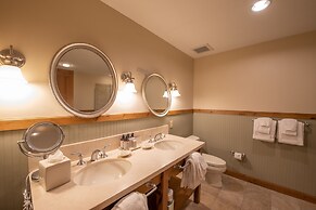 Spacious 2 Bedroom Unit In Mountaineer Square Condo - No Cleaning Fee!