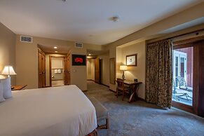 Spacious 2 Bedroom Unit In Mountaineer Square Condo - No Cleaning Fee!