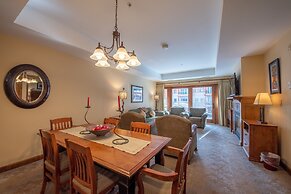 Spacious 2 Bedroom Unit In Mountaineer Square Condo - No Cleaning Fee!