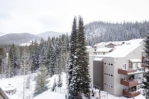 Iron Horse C5083 Studio Bedroom Condo by RedAwning