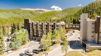 Iron Horse C5083 Studio Bedroom Condo by RedAwning