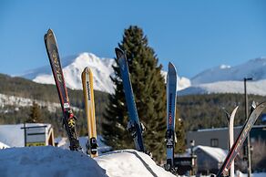 Iron Horse C5083 Studio Bedroom Condo by RedAwning