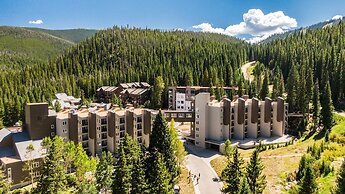 Iron Horse C5083 Studio Bedroom Condo by RedAwning