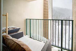 Iron Horse C5083 Studio Bedroom Condo by RedAwning