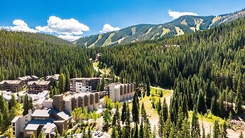 Iron Horse C5083 Studio Bedroom Condo by RedAwning