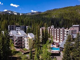 Iron Horse C5083 Studio Bedroom Condo by RedAwning