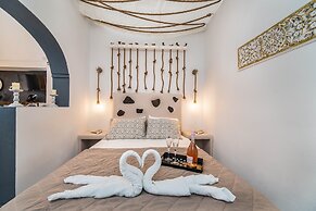 Asera Suites Near Kamari Beach