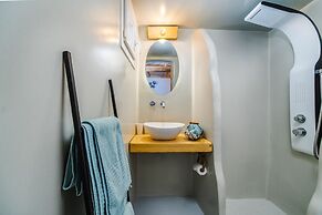 Asera Suites Near Kamari Beach