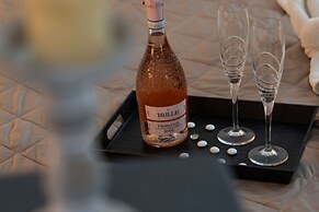 Asera Suites Near Kamari Beach